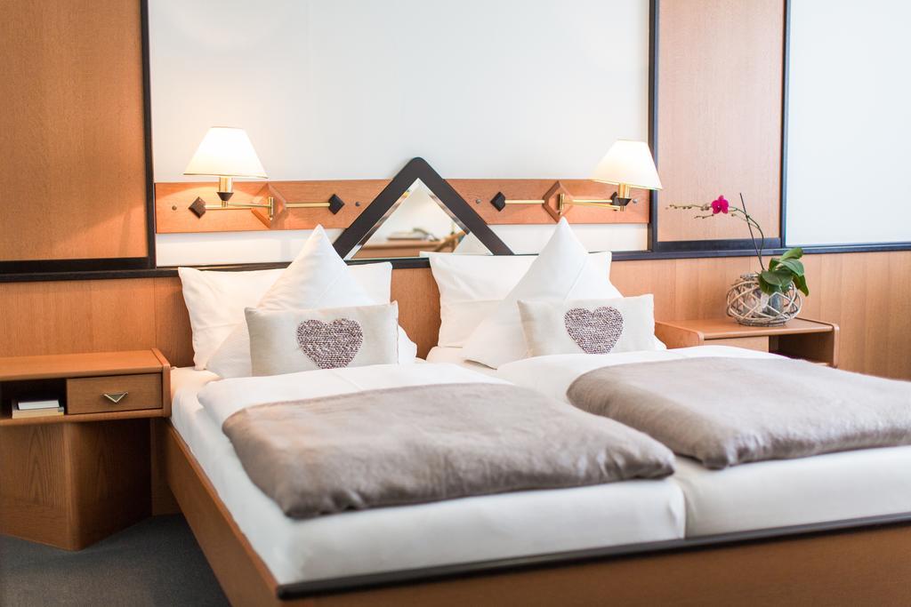Hotel Kristall Weisswasser Extérieur photo